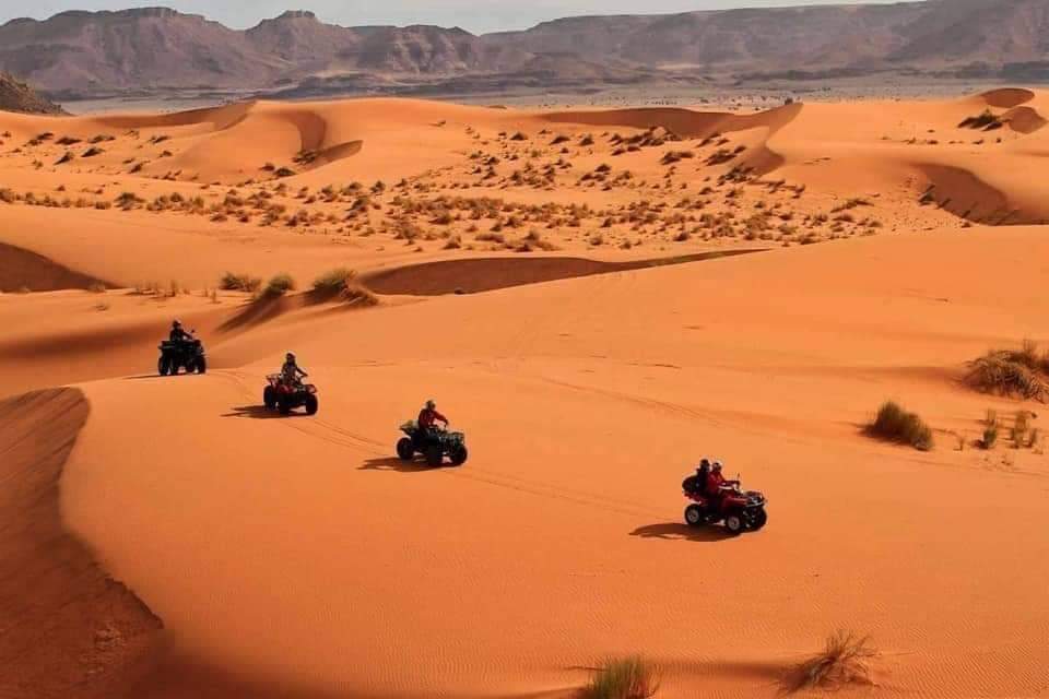 Quad tra le dune
